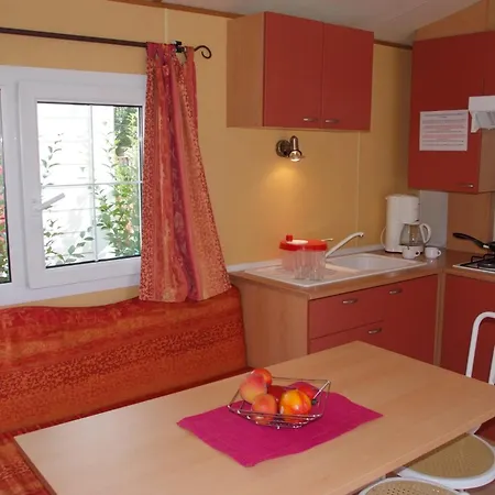 Les Palmiers אתר קמפינג 4*