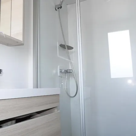 Les Palmiers אתר קמפינג 4*