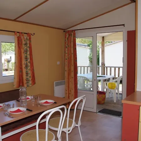 Les Palmiers אתר קמפינג הייר