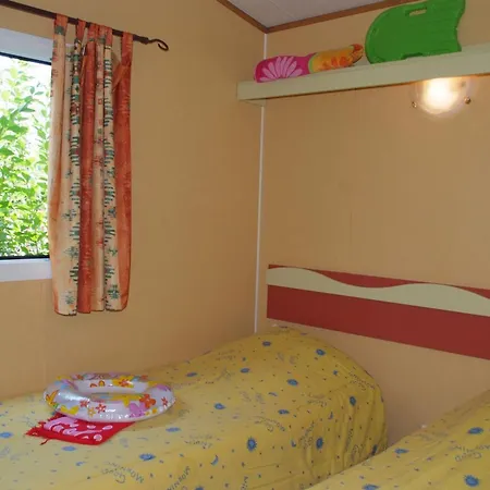 Les Palmiers אתר קמפינג הייר