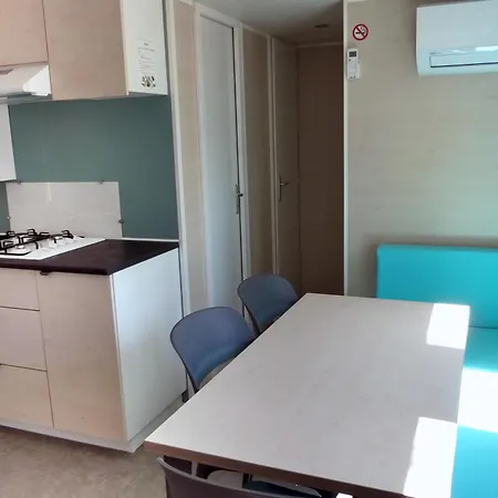 Les Palmiers אתר קמפינג הייר